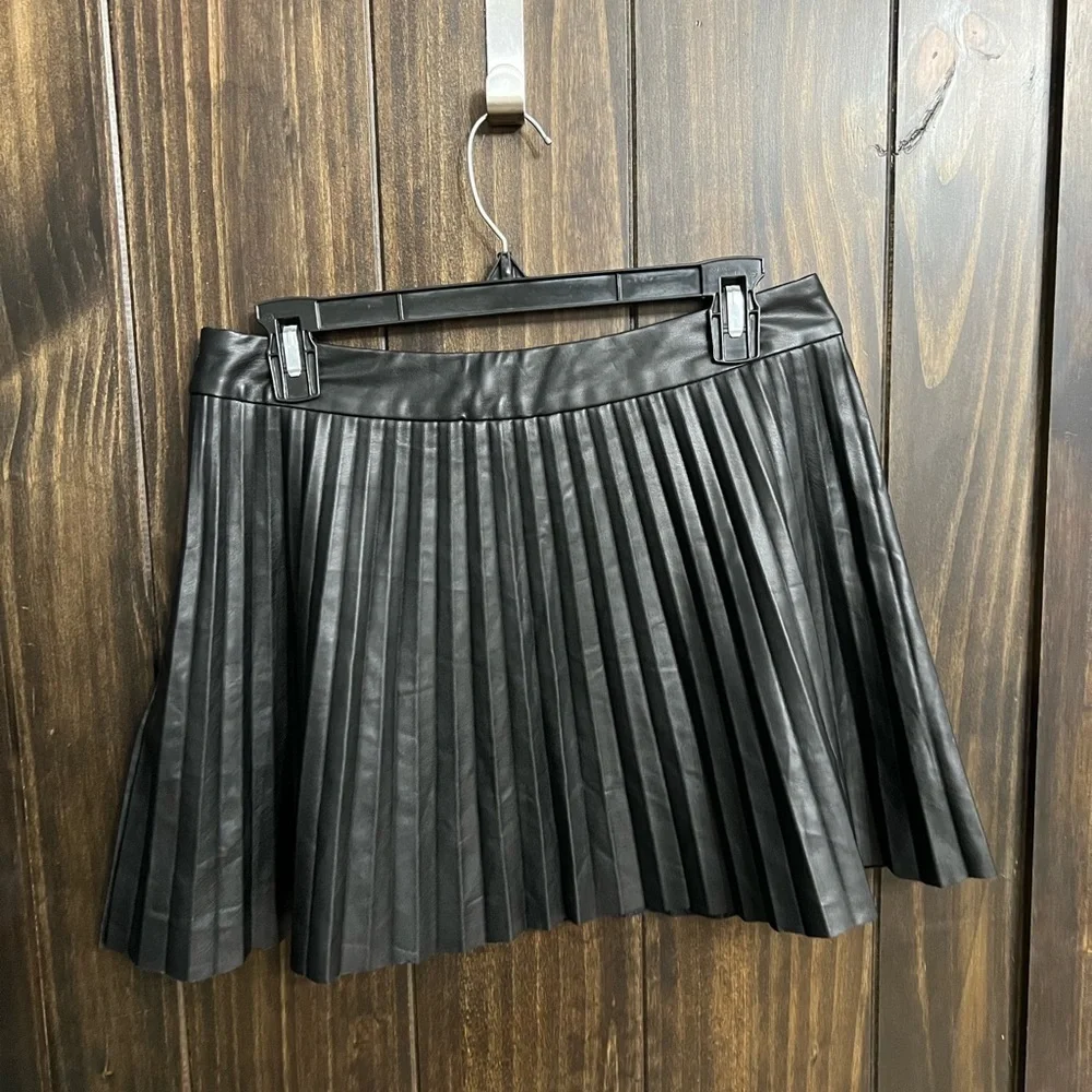 Ellison Black Accordion/Pleated Faux Leather Mini Skirt-Size Medium - Picture 2 of 4